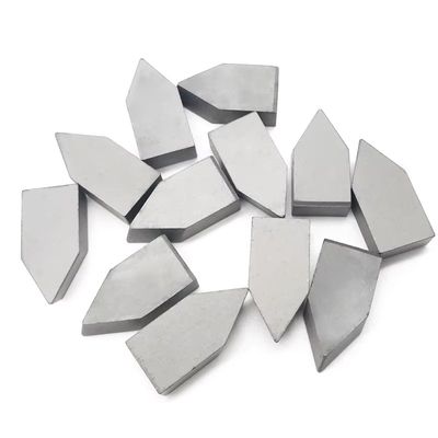 نوک‌های جوش‌خورده کاربید تنگستن با مقاومت سایشی بالا و سفارشی‌سازی شده با آلیاژ YG6 YG6X YG8 برای تولید ابزار